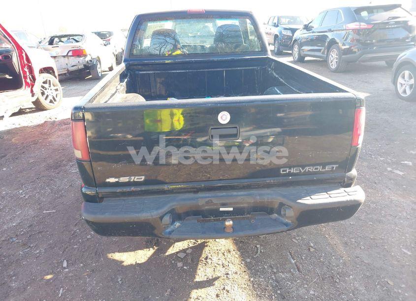 Photo 12 of 2001 Chevrolet S-10 LS (VIN 1GCCS14501K102942)