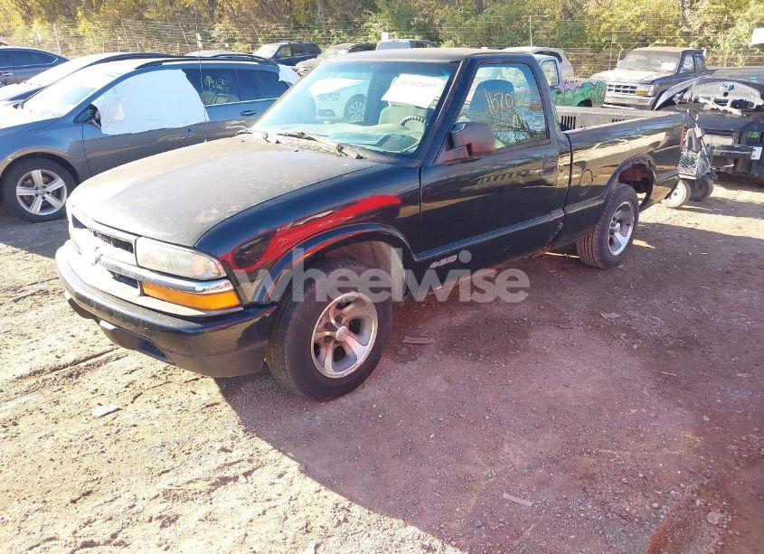 Photo 2 of 2001 Chevrolet S-10 LS (VIN 1GCCS14501K102942)