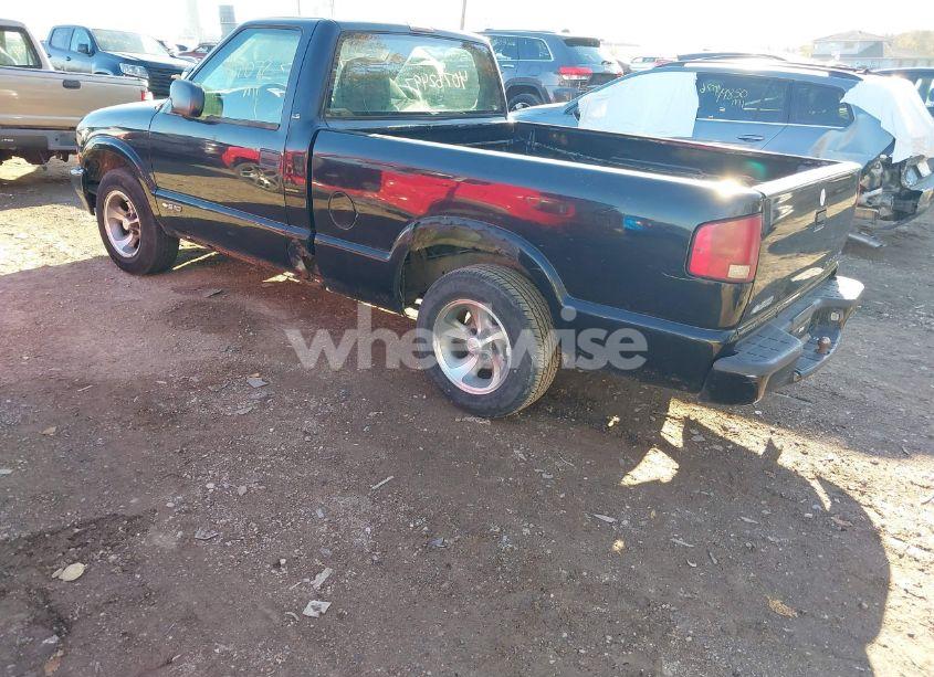 Photo 3 of 2001 Chevrolet S-10 LS (VIN 1GCCS14501K102942)