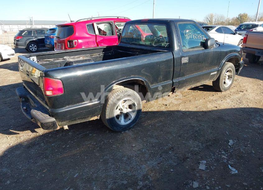 Photo 4 of 2001 Chevrolet S-10 LS (VIN 1GCCS14501K102942)