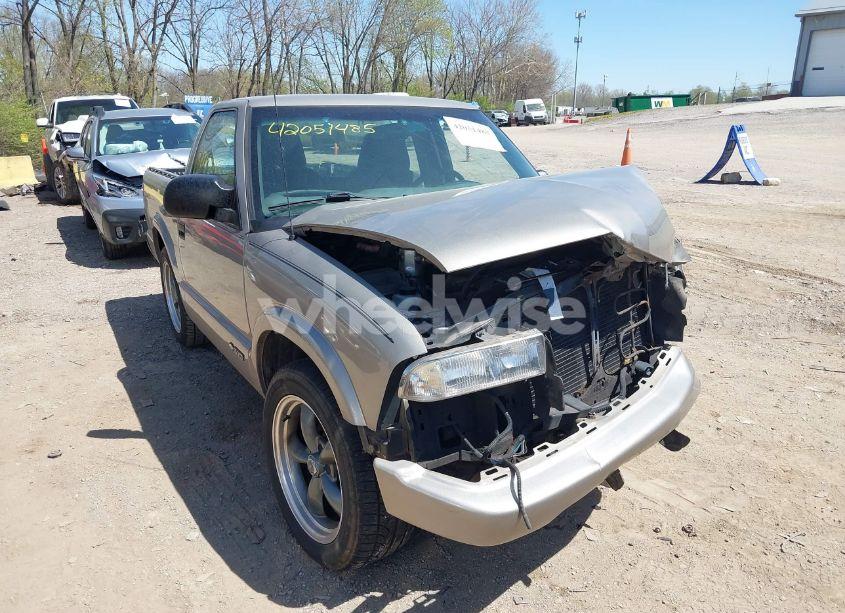 2001 Chevrolet S-10 LS (VIN 1GCCS14501K114427) main photo