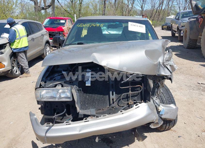 Photo 13 of 2001 Chevrolet S-10 LS (VIN 1GCCS14501K114427)