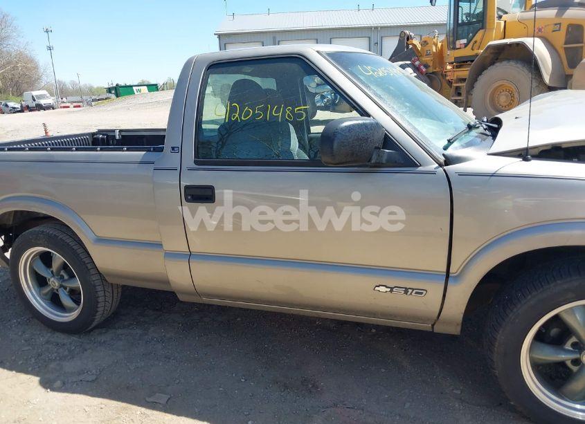 Photo 14 of 2001 Chevrolet S-10 LS (VIN 1GCCS14501K114427)