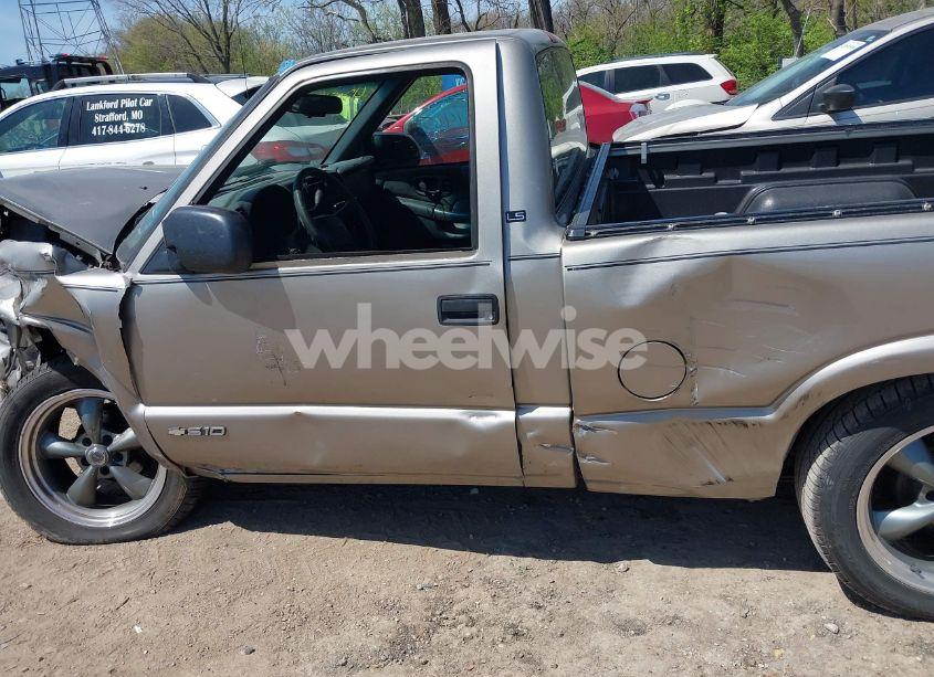 Photo 15 of 2001 Chevrolet S-10 LS (VIN 1GCCS14501K114427)