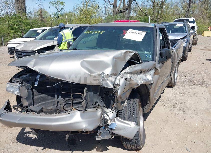 Photo 2 of 2001 Chevrolet S-10 LS (VIN 1GCCS14501K114427)