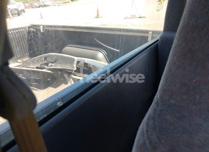 Photo 8 of 2001 Chevrolet S-10 LS (VIN 1GCCS14501K114427)