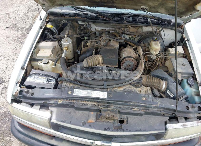 Photo 10 of 2001 Chevrolet S-10 (VIN 1GCCS145118228840)