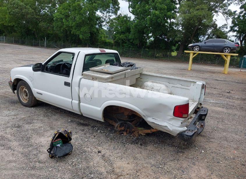 Photo 3 of 2001 Chevrolet S-10 (VIN 1GCCS145118228840)