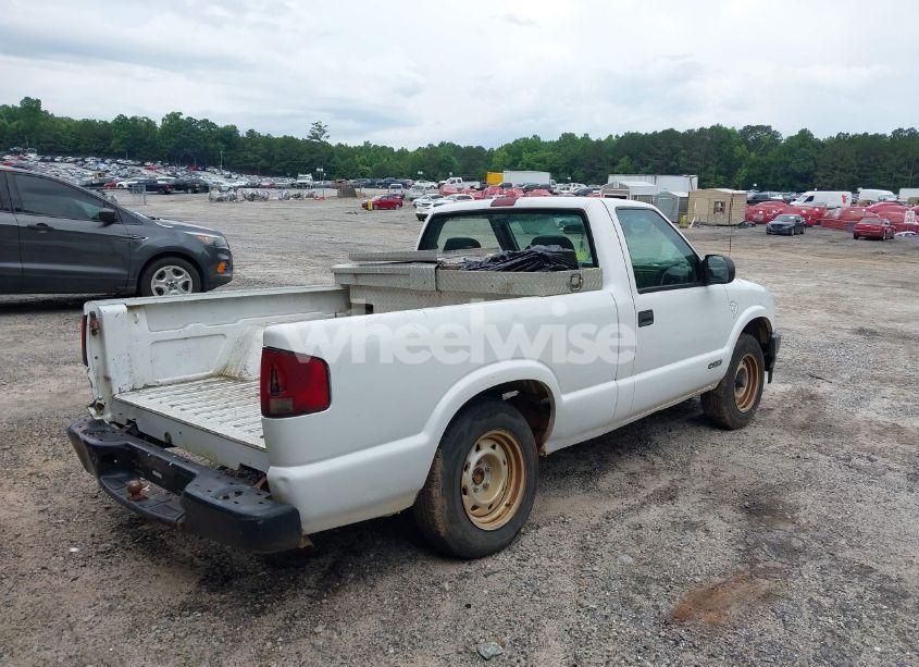 Photo 4 of 2001 Chevrolet S-10 (VIN 1GCCS145118228840)