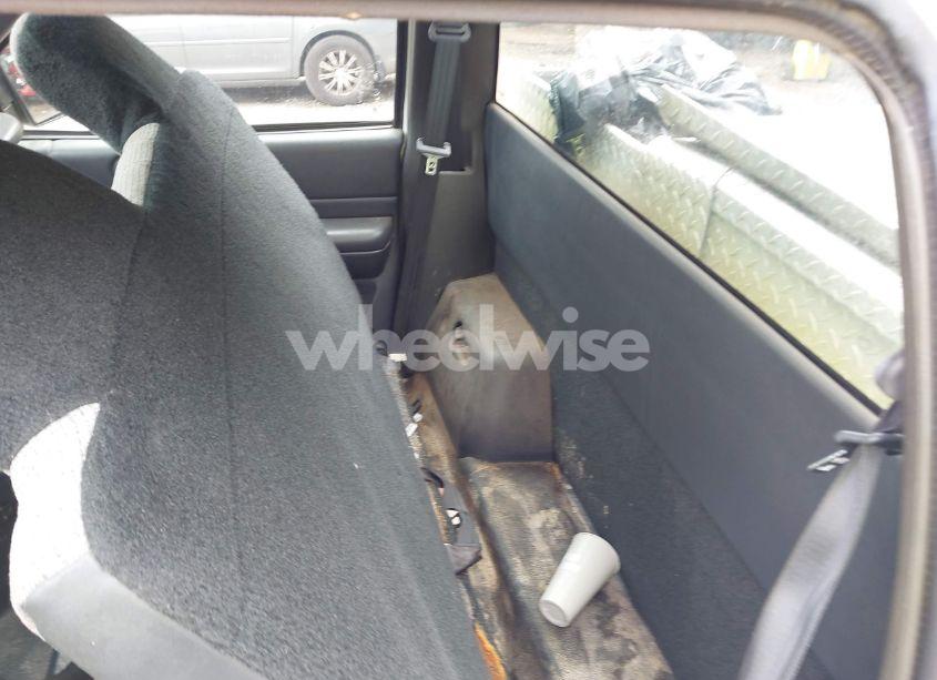 Photo 8 of 2001 Chevrolet S-10 (VIN 1GCCS145118228840)