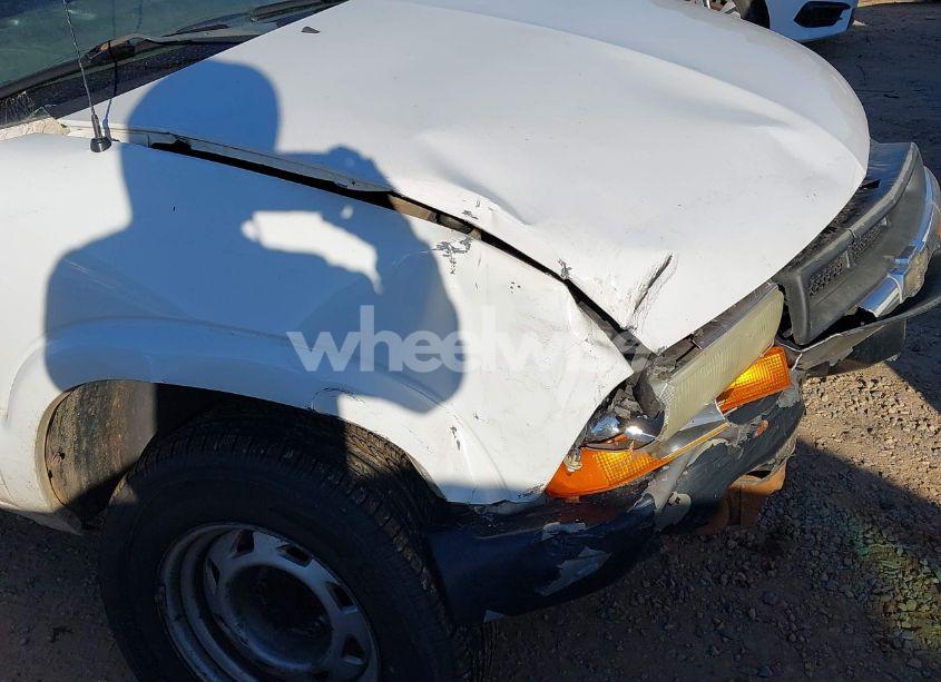 Photo 12 of 2002 Chevrolet S-10 (VIN 1GCCS145128108876)