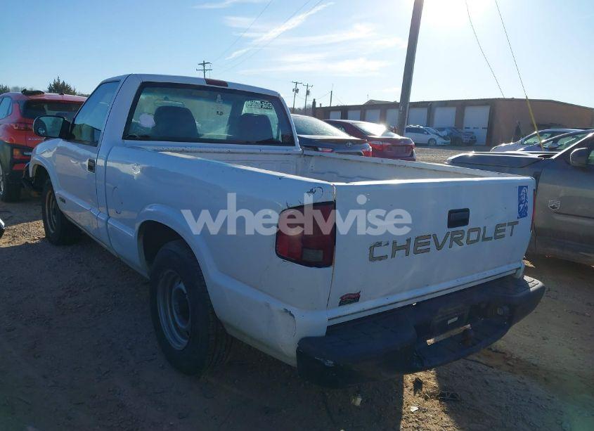 Photo 3 of 2002 Chevrolet S-10 (VIN 1GCCS145128108876)