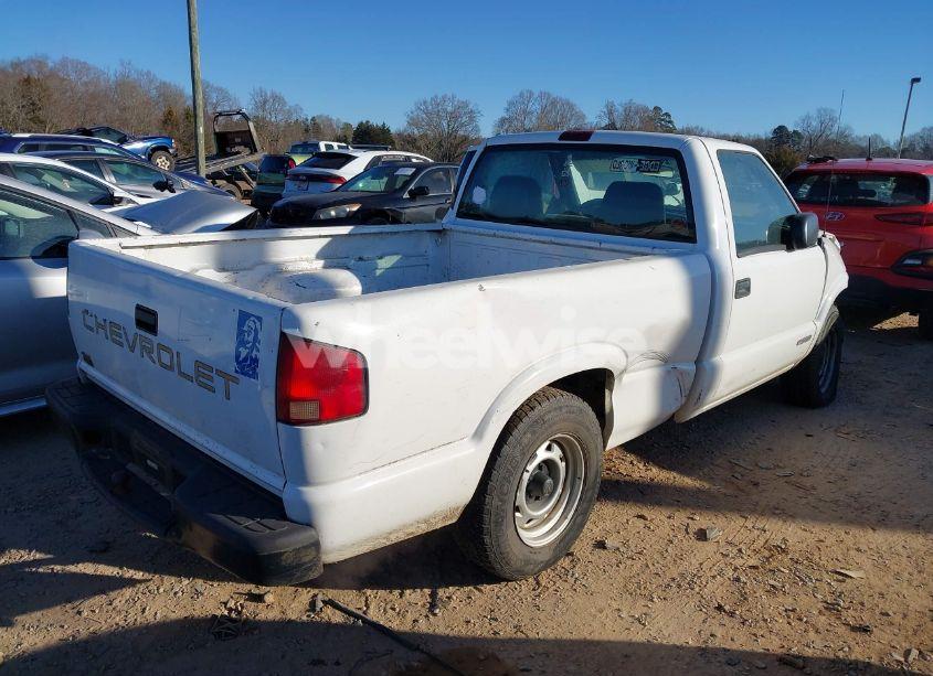 Photo 4 of 2002 Chevrolet S-10 (VIN 1GCCS145128108876)
