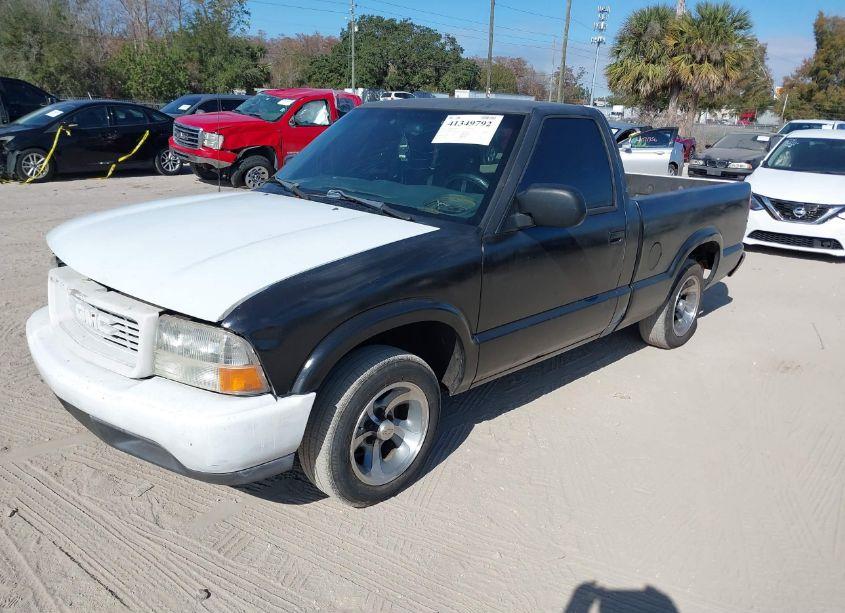 Photo 2 of 2002 Chevrolet S-10 LS (VIN 1GCCS145128164736)