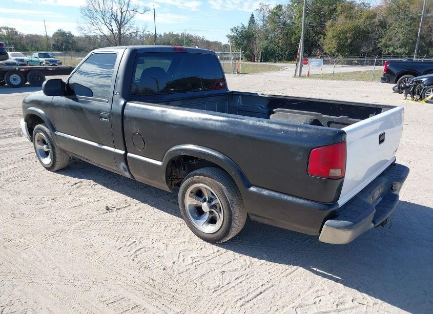Photo 3 of 2002 Chevrolet S-10 LS (VIN 1GCCS145128164736)