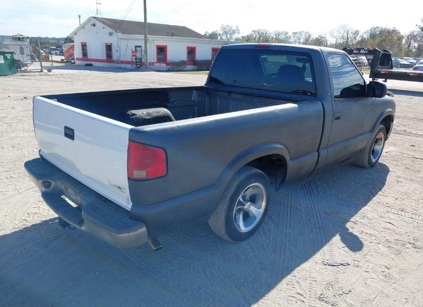 Photo 4 of 2002 Chevrolet S-10 LS (VIN 1GCCS145128164736)