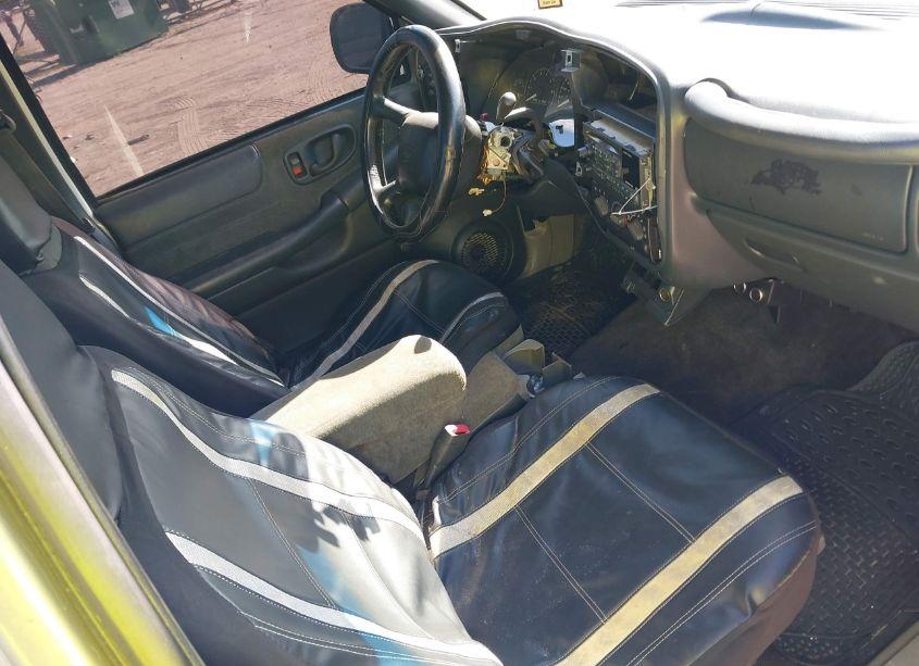 Photo 5 of 2002 Chevrolet S-10 LS (VIN 1GCCS145128164736)