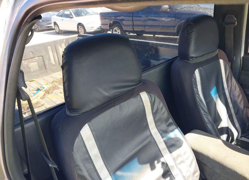 Photo 8 of 2002 Chevrolet S-10 LS (VIN 1GCCS145128164736)