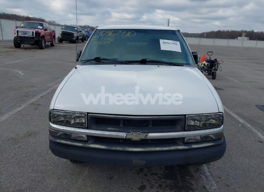 Photo 12 of 2002 Chevrolet S-10 (VIN 1GCCS145128263847)