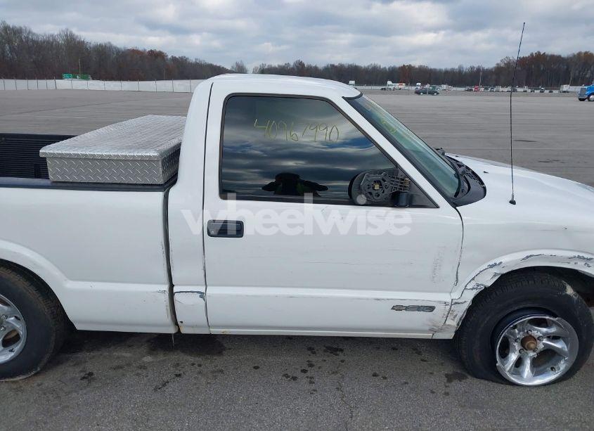 Photo 13 of 2002 Chevrolet S-10 (VIN 1GCCS145128263847)