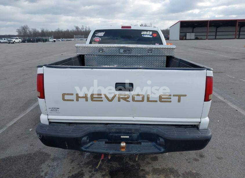 Photo 16 of 2002 Chevrolet S-10 (VIN 1GCCS145128263847)