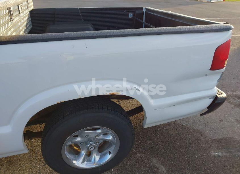 Photo 6 of 2002 Chevrolet S-10 (VIN 1GCCS145128263847)