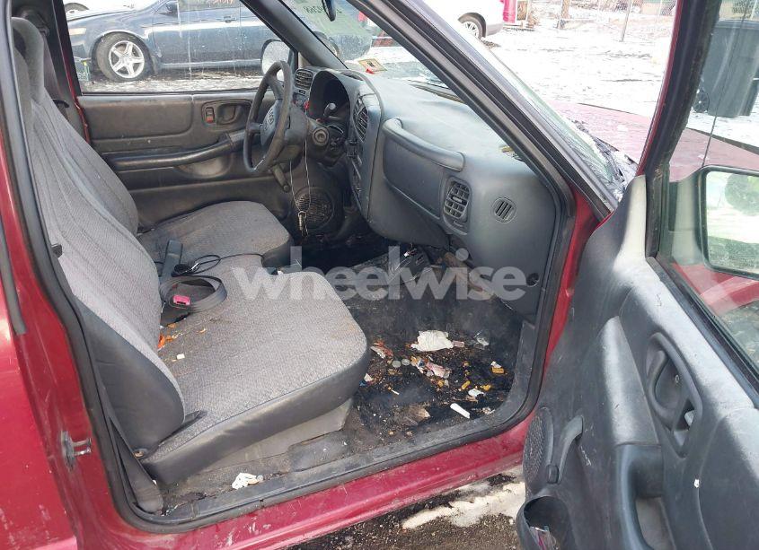 Photo 5 of 2001 Chevrolet S-10 (VIN 1GCCS145218210640)