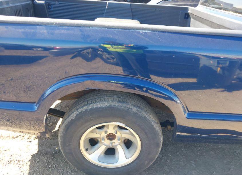 Photo 12 of 2002 Chevrolet S-10 LS (VIN 1GCCS145428171647)