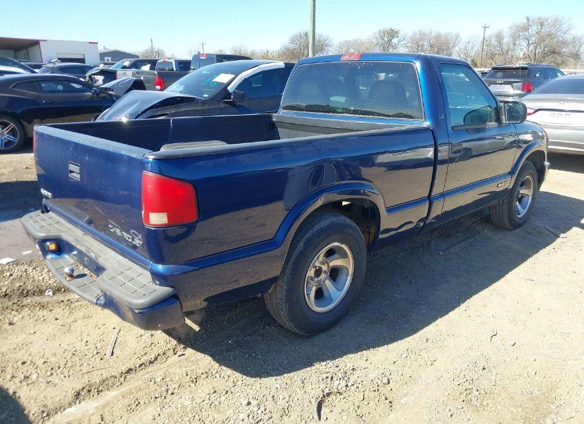 Photo 4 of 2002 Chevrolet S-10 LS (VIN 1GCCS145428171647)