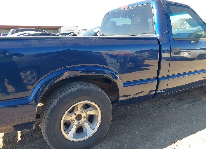 Photo 6 of 2002 Chevrolet S-10 LS (VIN 1GCCS145428171647)