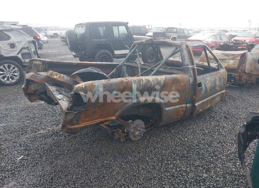 Photo 4 of 2001 Chevrolet S-10 LS (VIN 1GCCS14551K158911)