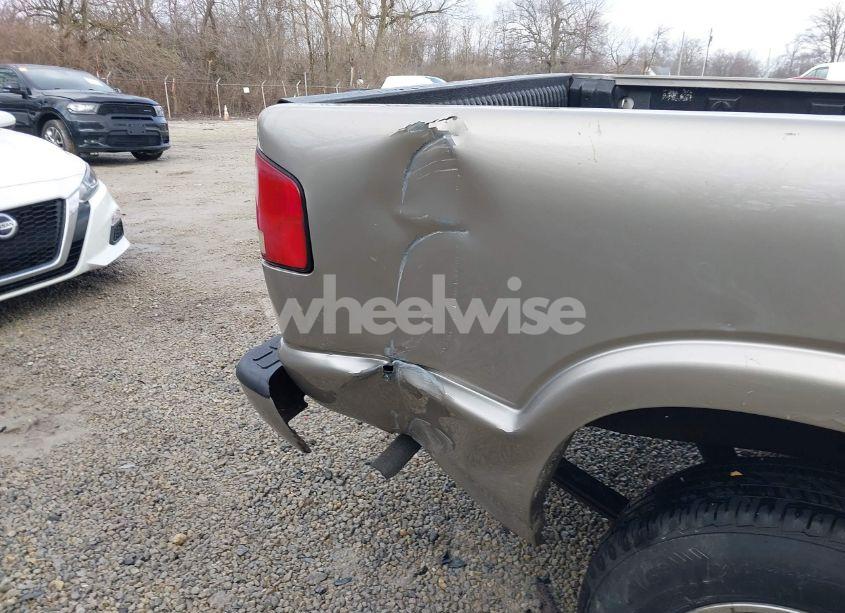 Photo 21 of 2001 Chevrolet S-10 LS (VIN 1GCCS14561K126436)
