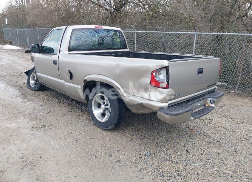 Photo 3 of 2001 Chevrolet S-10 LS (VIN 1GCCS14561K126436)