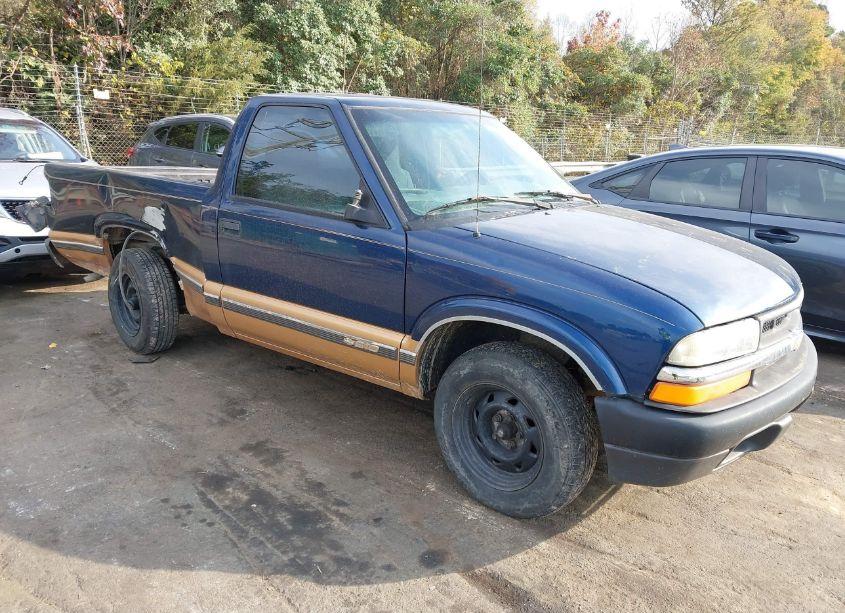 2002 Chevrolet S-10 (VIN 1GCCS145628137158) main photo