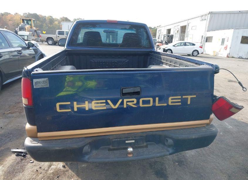 Photo 16 of 2002 Chevrolet S-10 (VIN 1GCCS145628137158)