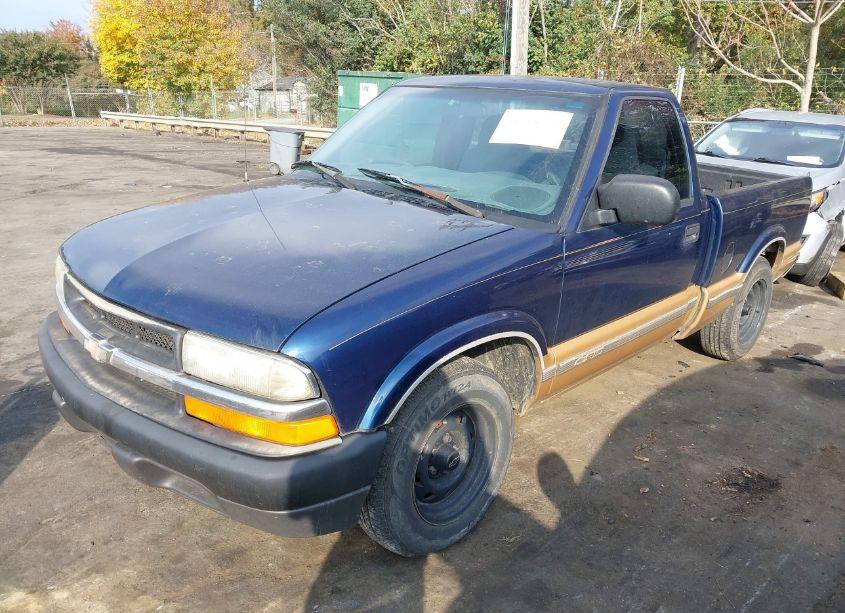 Photo 2 of 2002 Chevrolet S-10 (VIN 1GCCS145628137158)