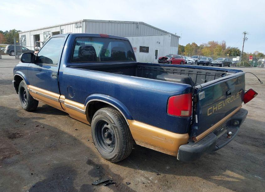Photo 3 of 2002 Chevrolet S-10 (VIN 1GCCS145628137158)