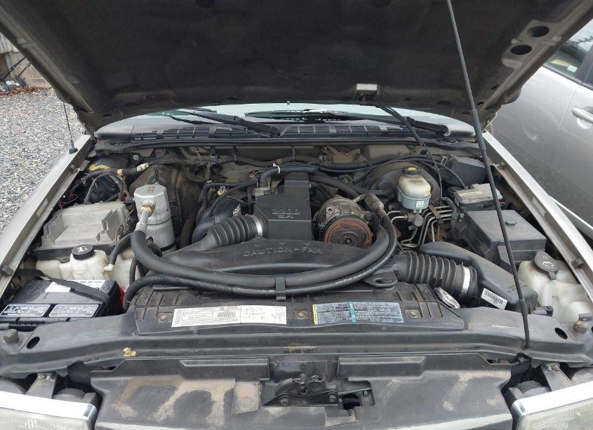 Photo 10 of 2002 Chevrolet S-10 LS (VIN 1GCCS145628141274)