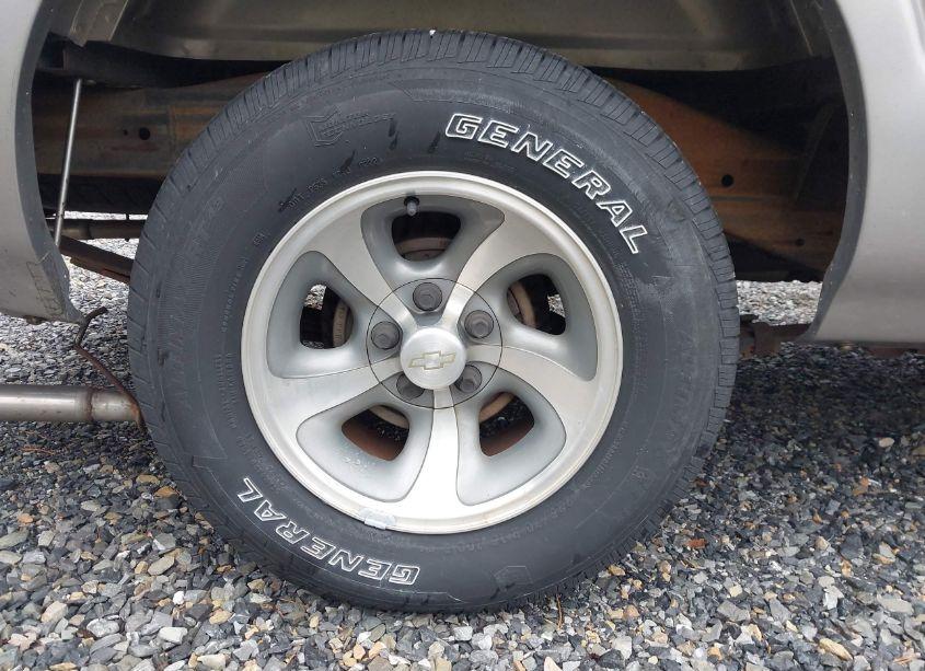 Photo 12 of 2002 Chevrolet S-10 LS (VIN 1GCCS145628141274)