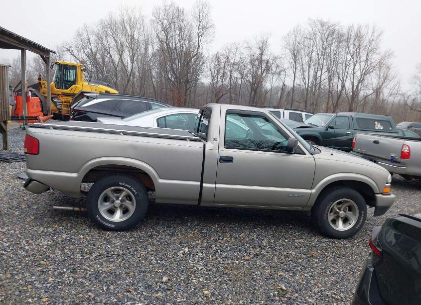 Photo 14 of 2002 Chevrolet S-10 LS (VIN 1GCCS145628141274)