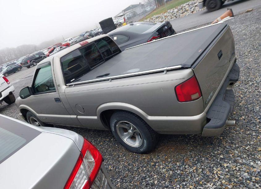 Photo 15 of 2002 Chevrolet S-10 LS (VIN 1GCCS145628141274)