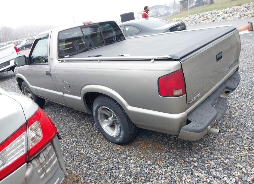 Photo 3 of 2002 Chevrolet S-10 LS (VIN 1GCCS145628141274)