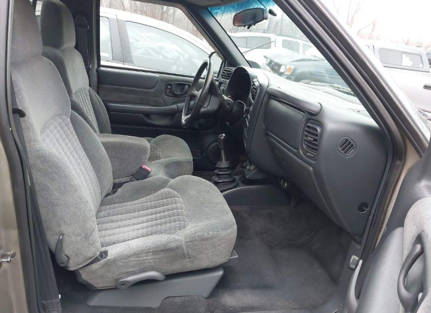 Photo 5 of 2002 Chevrolet S-10 LS (VIN 1GCCS145628141274)