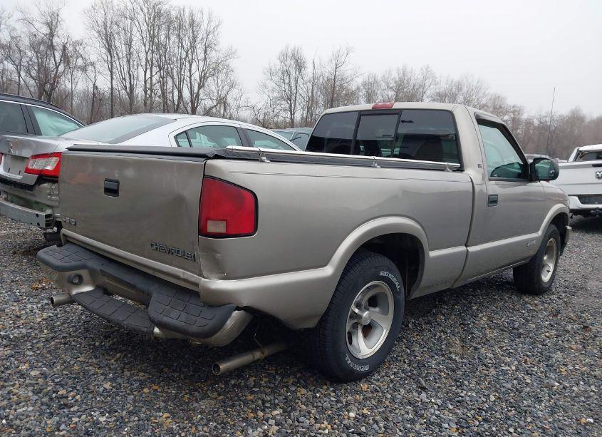 Photo 6 of 2002 Chevrolet S-10 LS (VIN 1GCCS145628141274)