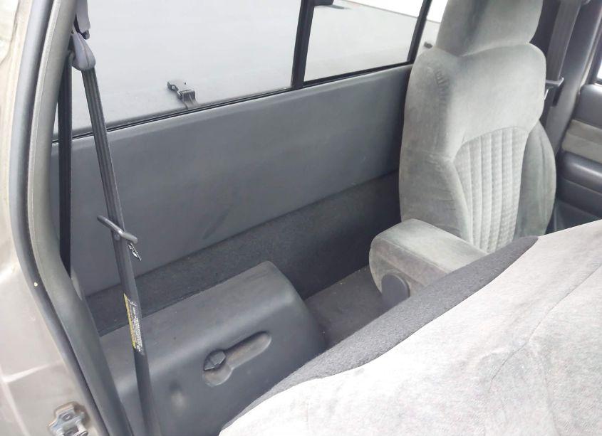 Photo 8 of 2002 Chevrolet S-10 LS (VIN 1GCCS145628141274)