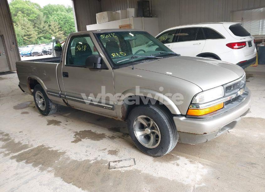 2000 Chevrolet S-10 LS (VIN 1GCCS1456YK216812) main photo