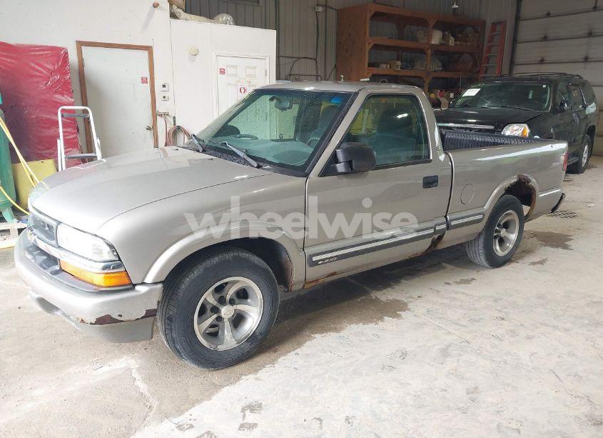 Photo 2 of 2000 Chevrolet S-10 LS (VIN 1GCCS1456YK216812)