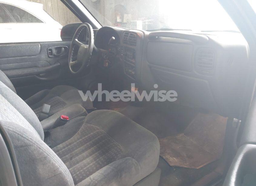 Photo 5 of 2000 Chevrolet S-10 LS (VIN 1GCCS1456YK216812)