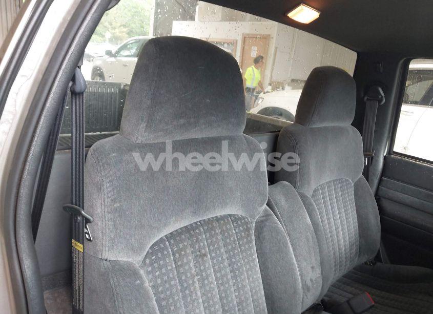 Photo 8 of 2000 Chevrolet S-10 LS (VIN 1GCCS1456YK216812)