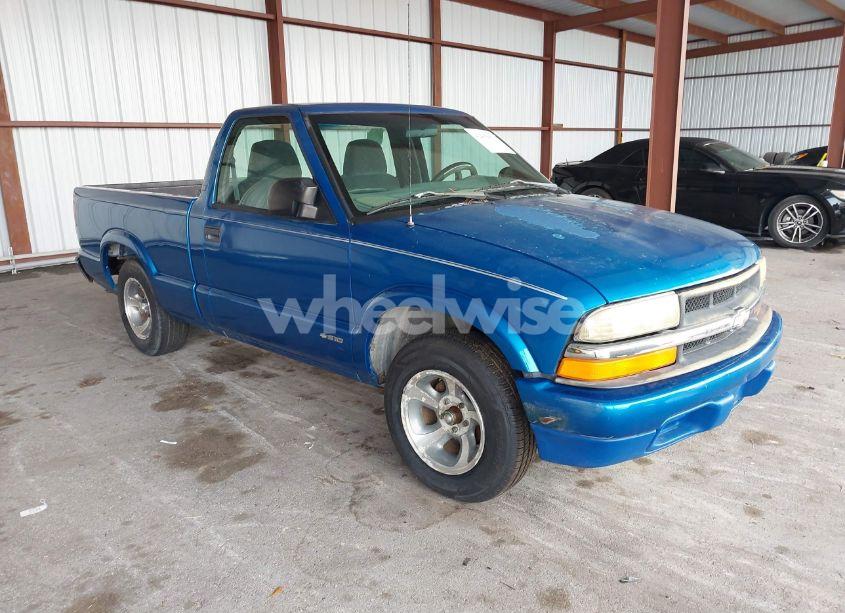 2001 Chevrolet S-10 LS (VIN 1GCCS145718229751) main photo